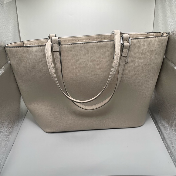 Guess bag los angles purse - Picture 3 of 9